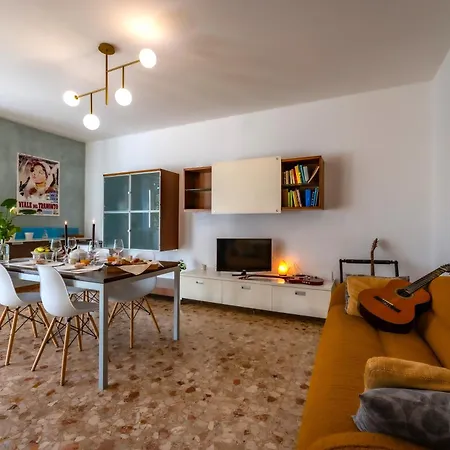 Percoto アパート ウーディネ